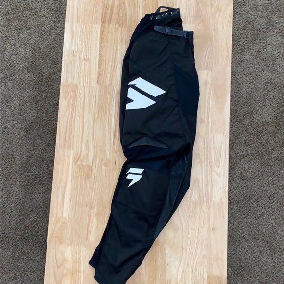 Brand new Shift MX boys riding pants size 30 - Picture 2 of 4